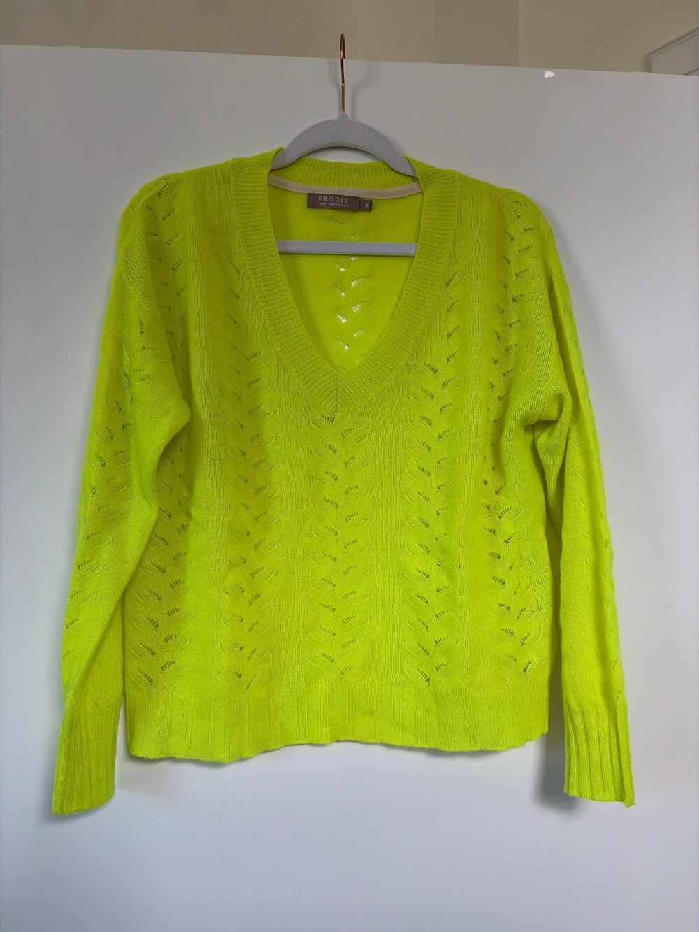 Brodie 100% Cashmere Neon Lime Green V Neck Pointelle Knit Sweater Womens M